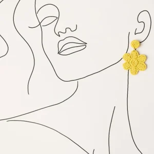 Daisy Beaded Earrings in Light Yellow